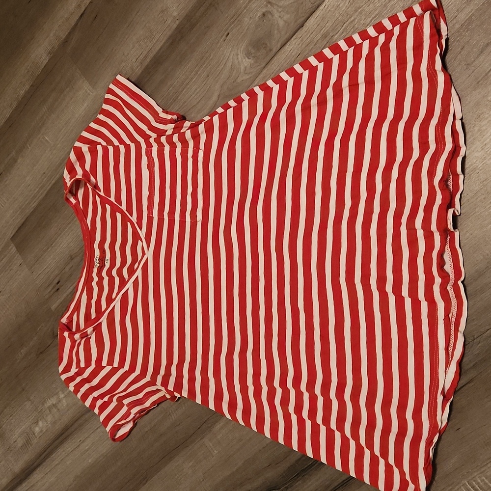 Crown & Ivy V-neck top